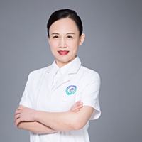 熊英