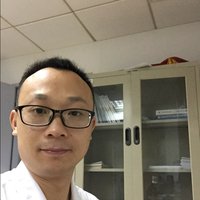 李震